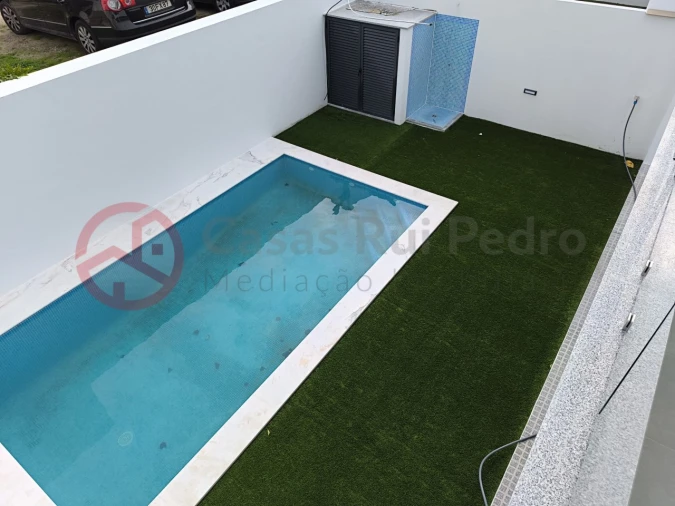 Moradia T4 para Venda em Fernao Ferro Foto 4