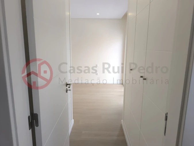 Moradia T4 para Venda em Fernao Ferro Foto 17