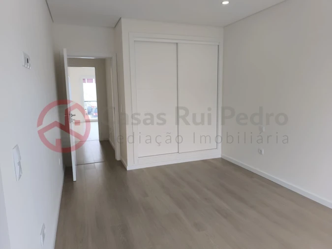 Moradia T4 para Venda em Fernao Ferro Foto 23