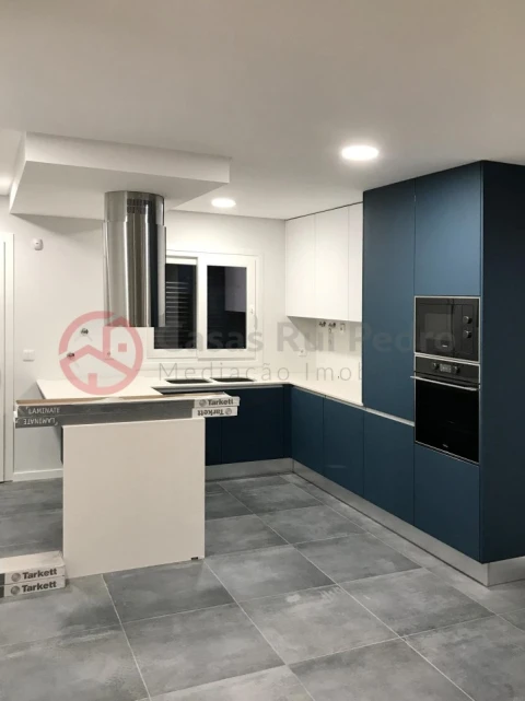 Moradia T4 para Venda em Fernao Ferro