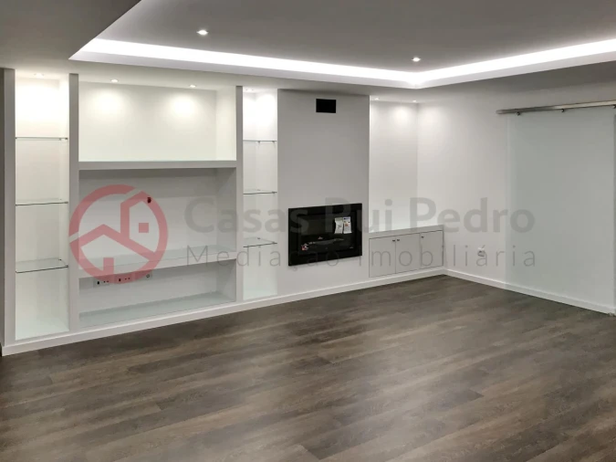 Moradia T4 para Venda em Fernao Ferro Foto 3