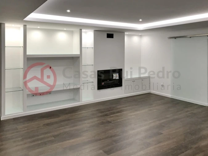 Moradia T4 para Venda em Fernao Ferro Foto 3