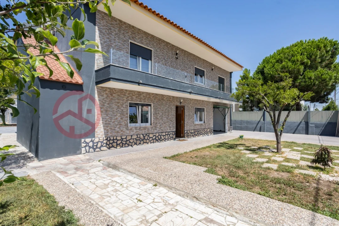 Moradia T6 para Venda em Fernao Ferro Foto 1