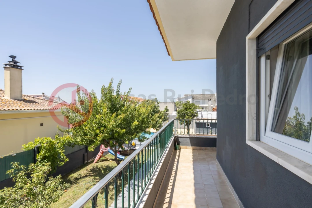 Moradia T6 para Venda em Fernao Ferro Foto 18