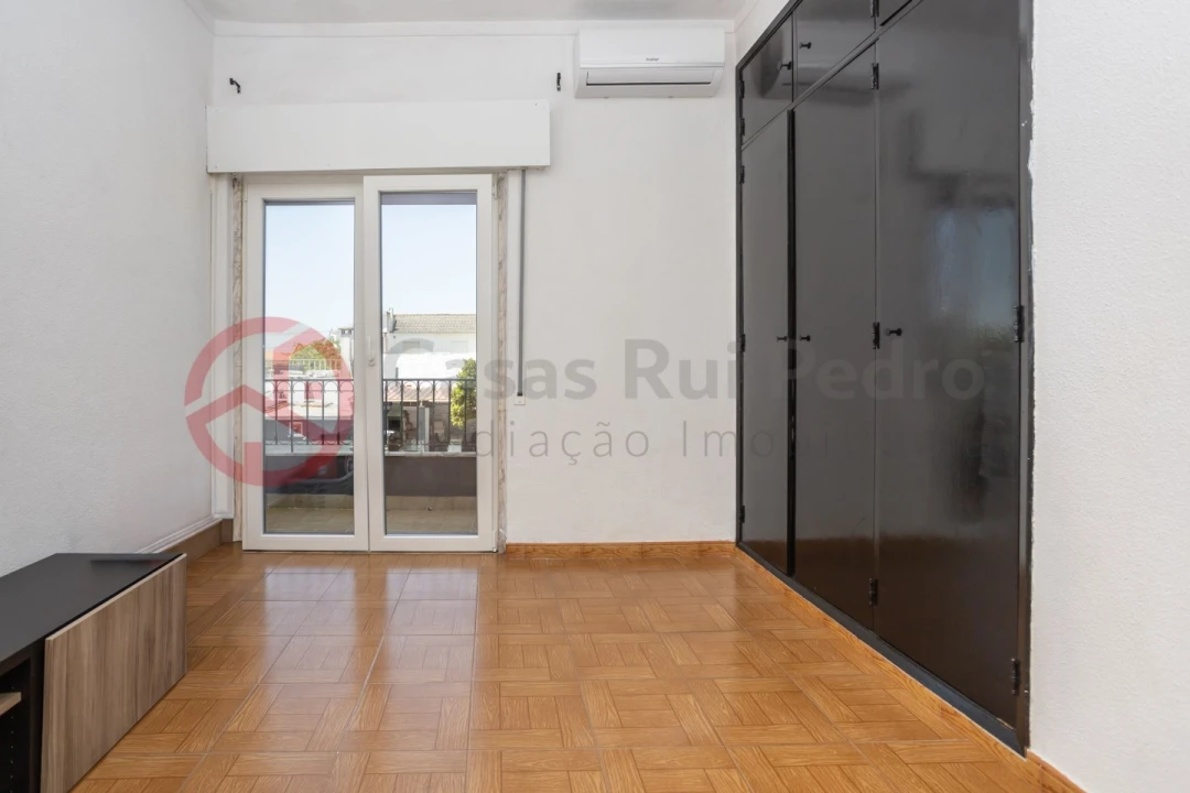 Moradia T6 para Venda em Fernao Ferro Foto 31
