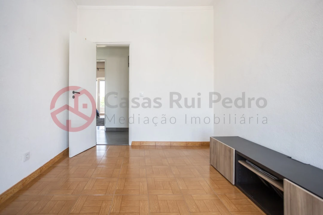 Moradia T6 para Venda em Fernao Ferro Foto 32