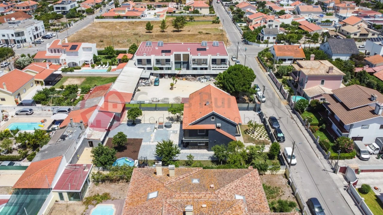 Moradia T6 para Venda em Fernao Ferro Foto 50