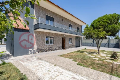 Moradia T6 para Venda em Fernao Ferro