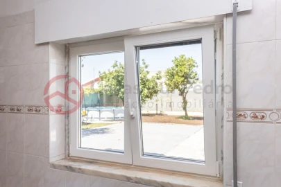 Moradia T6 para Venda em Fernao Ferro