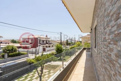 Moradia T6 para Venda em Fernao Ferro