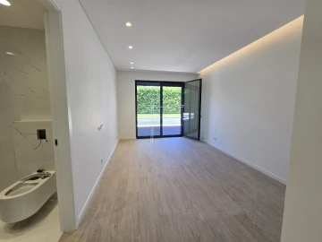 Moradia T4 para Venda em Charneca de Caparica e Sobreda