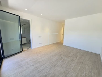Moradia T4 para Venda em Charneca de Caparica e Sobreda