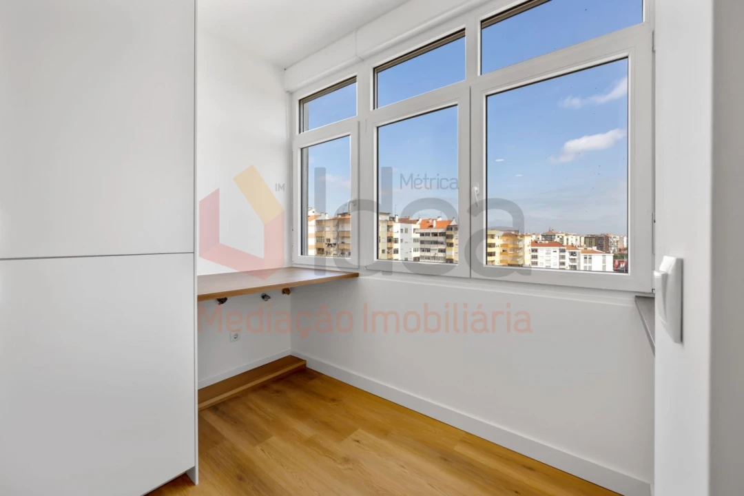 Apartamento T1 para Venda em Amora Foto 6