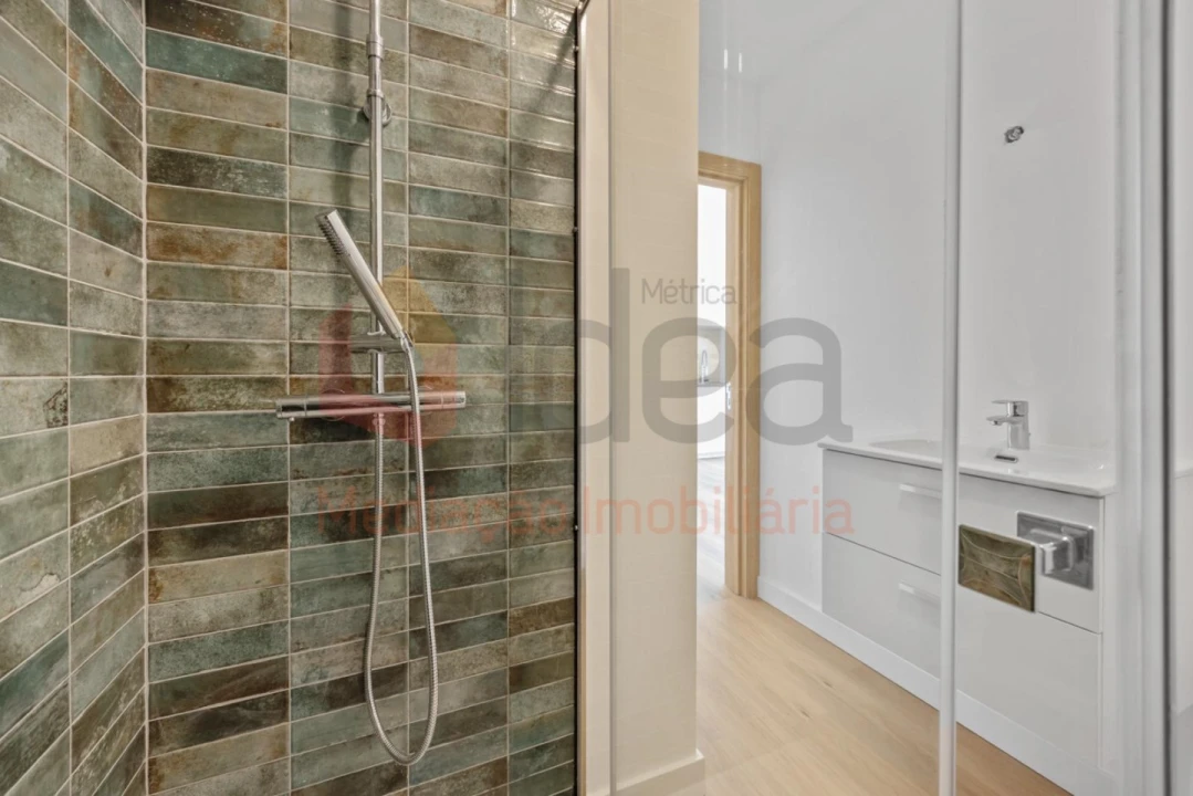 Apartamento T1 para Venda em Amora Foto 11