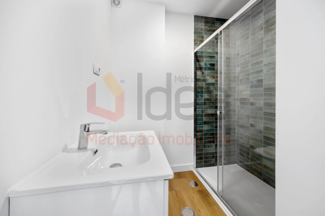 Apartamento T1 para Venda em Amora Foto 12
