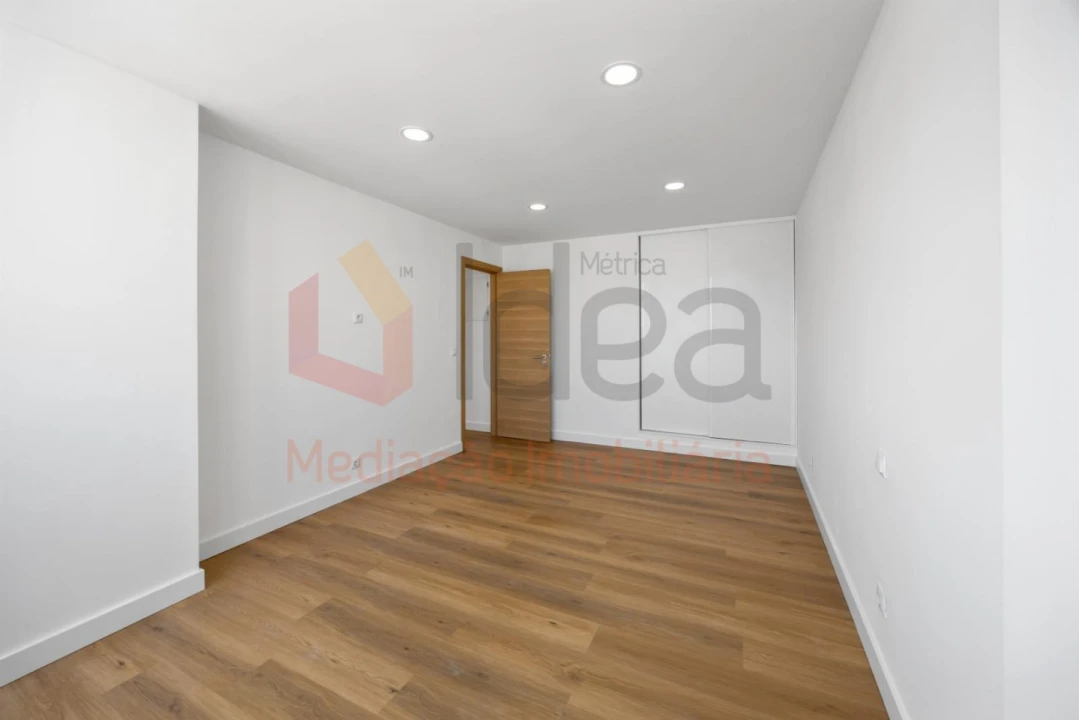 Apartamento T1 para Venda em Amora Foto 15