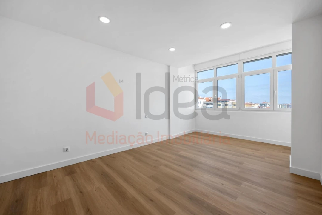 Apartamento T1 para Venda em Amora Foto 16