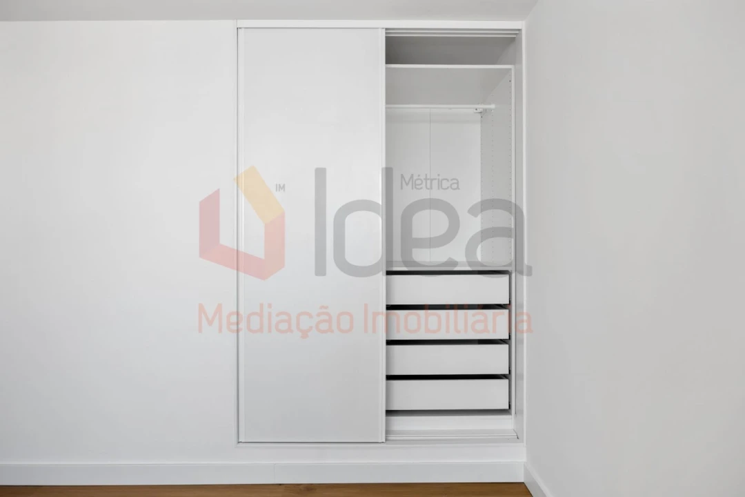 Apartamento T1 para Venda em Amora Foto 17