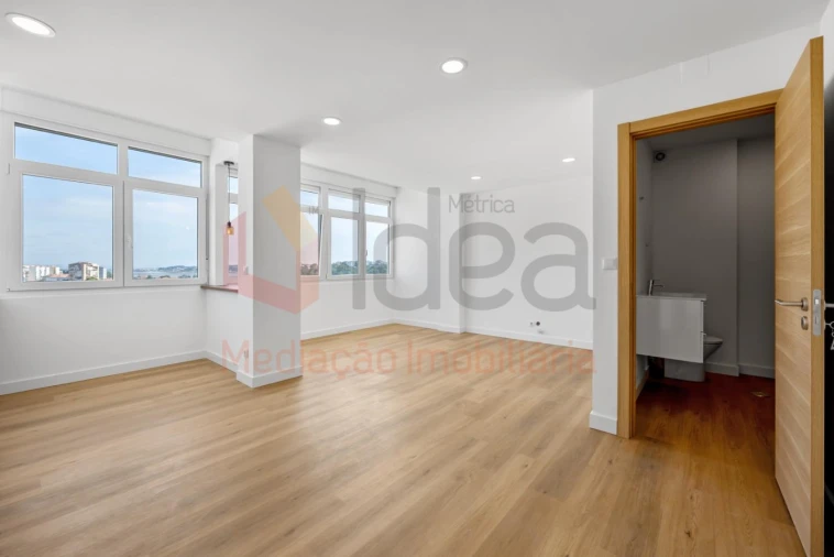 Apartamento T1 para Venda em Amora Foto 9