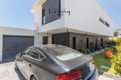 Moradia T3 para Venda em Charneca de Caparica e Sobreda