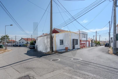 Loja para Venda em Charneca de Caparica e Sobreda