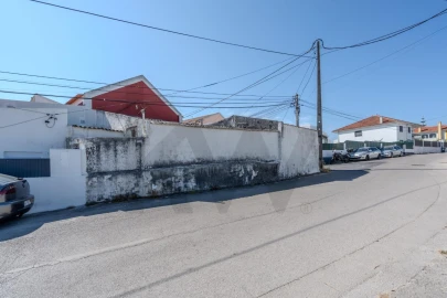 Loja para Venda em Charneca de Caparica e Sobreda