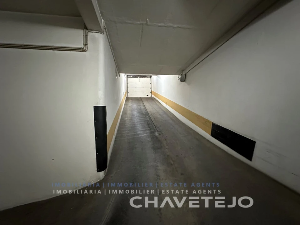 Garagem para Venda em São João Baptista e Santa Maria dos Olivais Foto 3