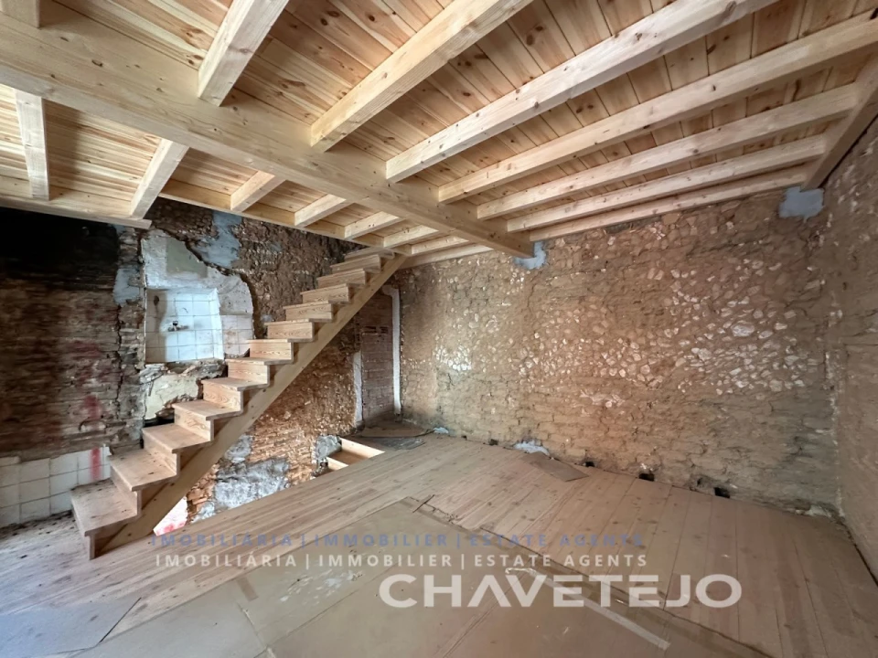 Prédio para Venda em São João Baptista e Santa Maria dos Olivais Foto 2