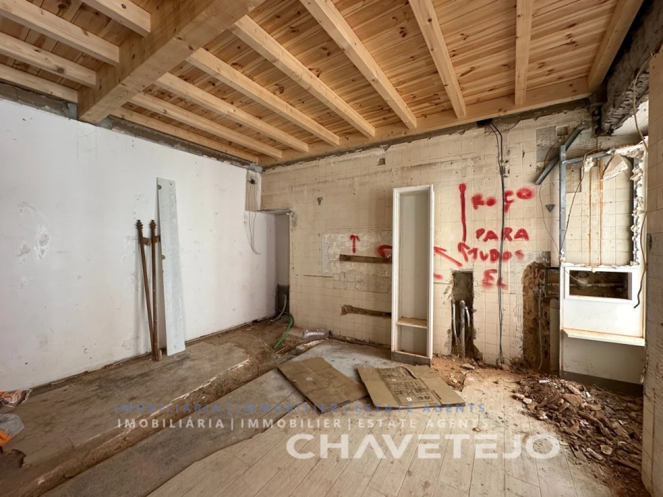 Prédio para Venda em São João Baptista e Santa Maria dos Olivais Foto 10
