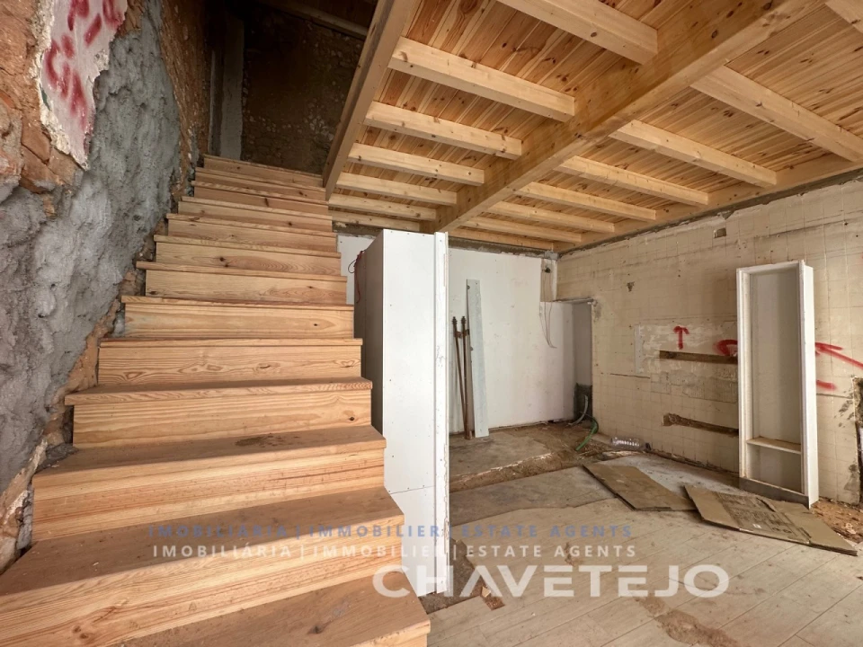Prédio para Venda em São João Baptista e Santa Maria dos Olivais Foto 15