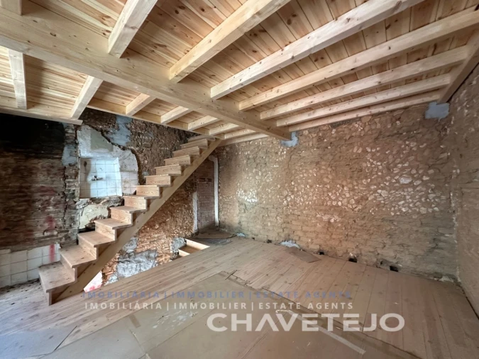 Prédio para Venda em São João Baptista e Santa Maria dos Olivais Foto 2