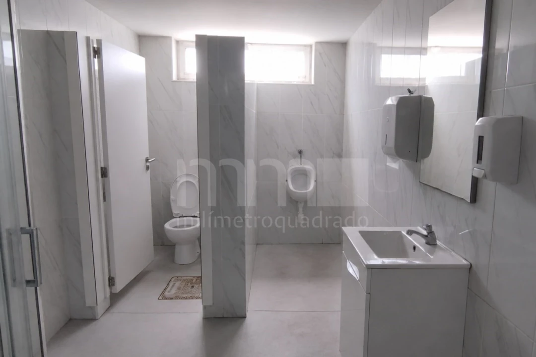 Armazém para Venda em Vila Nova de Anha Foto 4