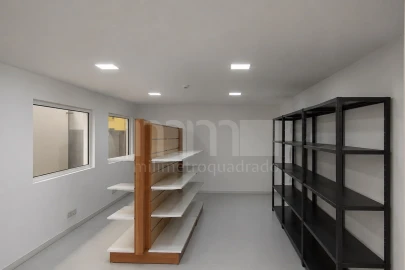 Armazém para Venda em Vila Nova de Anha