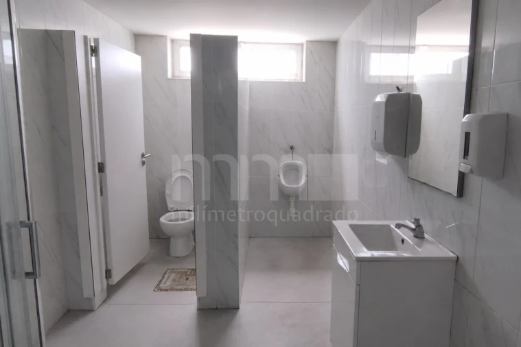 Armazém para Venda em Vila Nova de Anha Foto 4