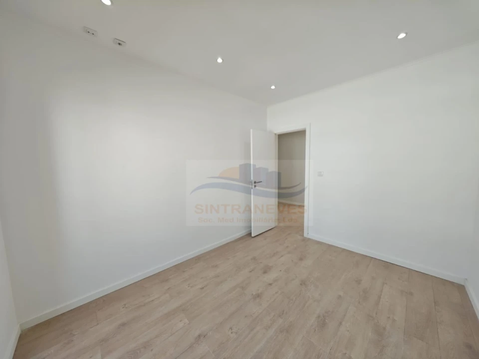 Apartamento T2 para Venda em Cacém e São Marcos Foto 8