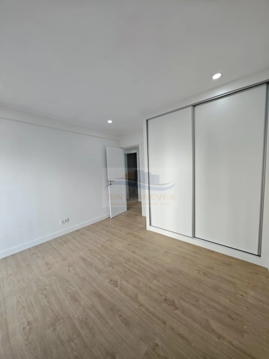 Apartamento T2 para Venda em Cacém e São Marcos Foto 14