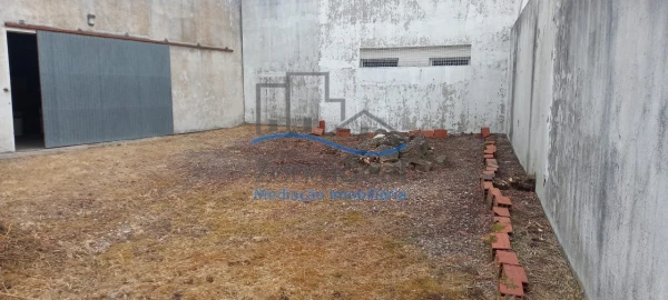 Armazém para Venda em Abrigada e Cabanas de Torres