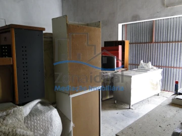 Armazém para Venda em Abrigada e Cabanas de Torres