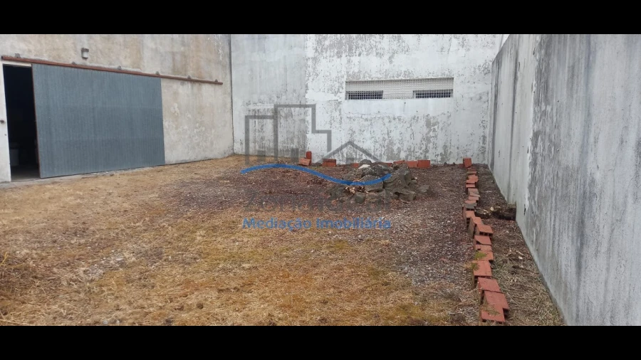 Armazém para Venda em Abrigada e Cabanas de Torres