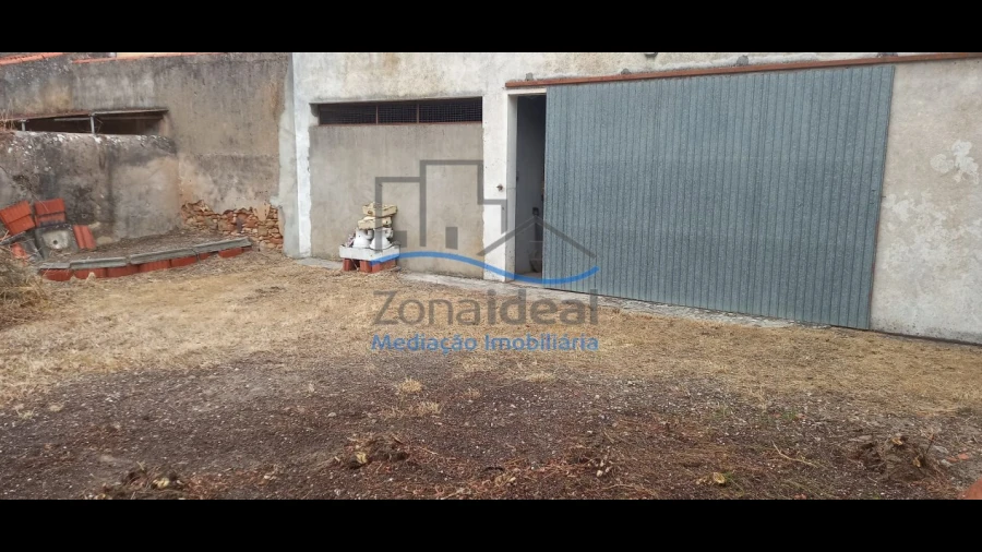 Armazém para Venda em Abrigada e Cabanas de Torres