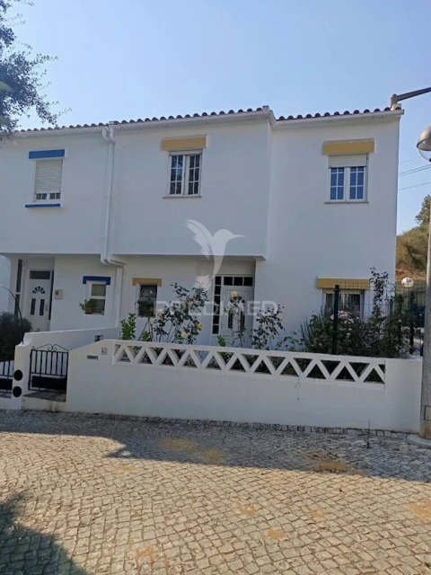 Moradia T4 para Venda em São Salvador e Santa Maria