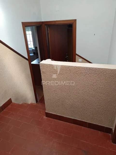 Moradia T4 para Venda em São Salvador e Santa Maria