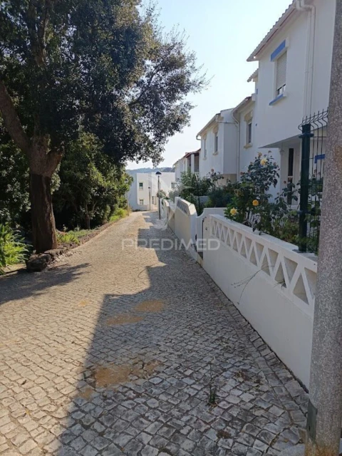 Moradia T4 para Venda em São Salvador e Santa Maria