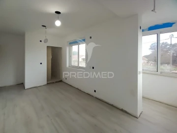 Apartamento T4 para Venda em Laranjeiro e Feijó
