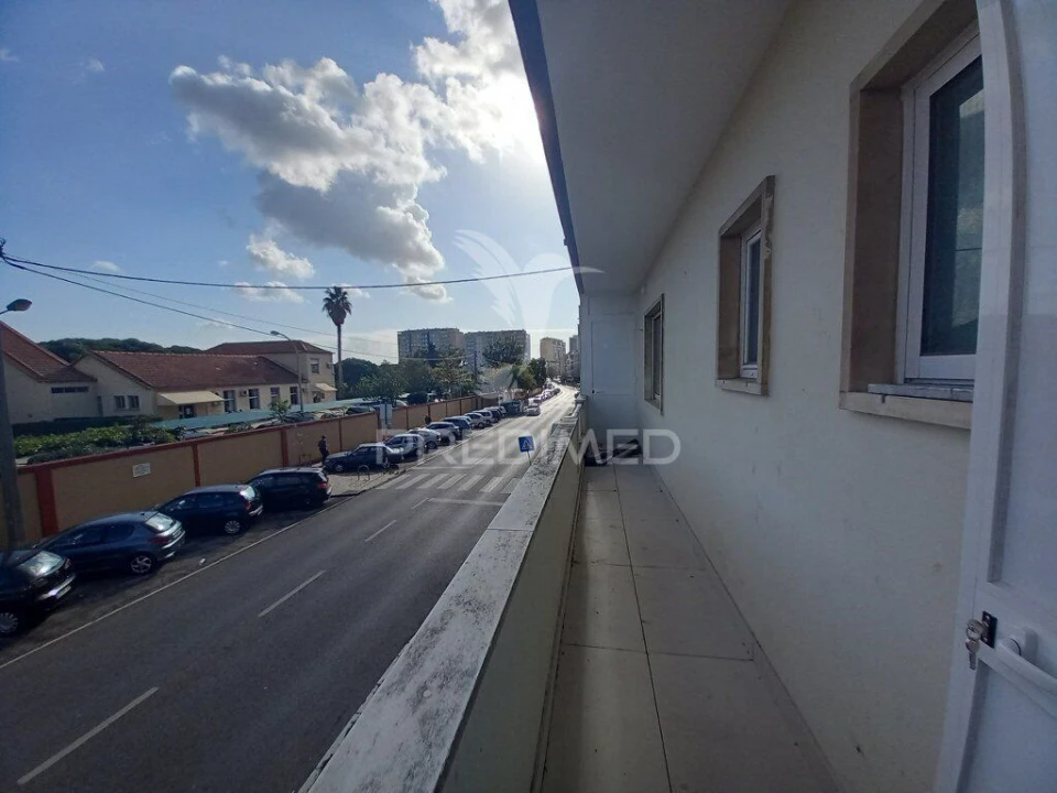Apartamento T4 para Venda em Laranjeiro e Feijó Foto 12