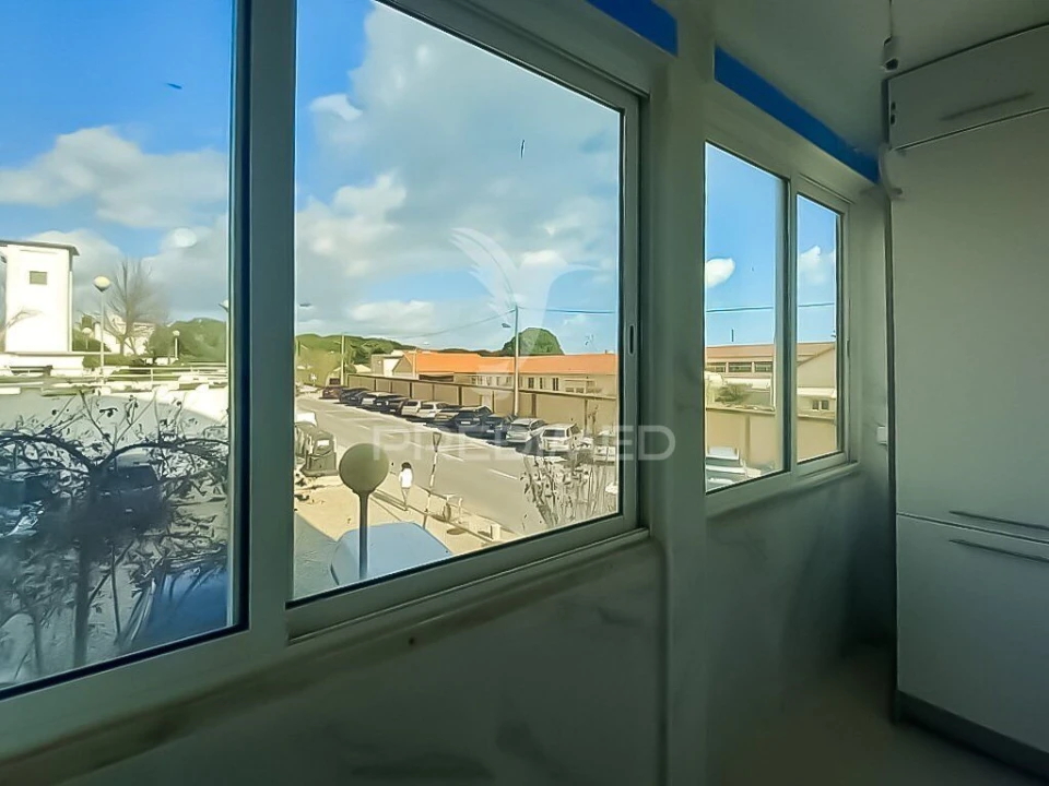 Apartamento T4 para Venda em Laranjeiro e Feijó Foto 3