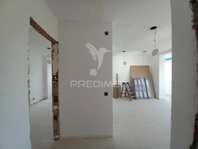 Apartamento T4 para Venda em Laranjeiro e Feijó Foto 3