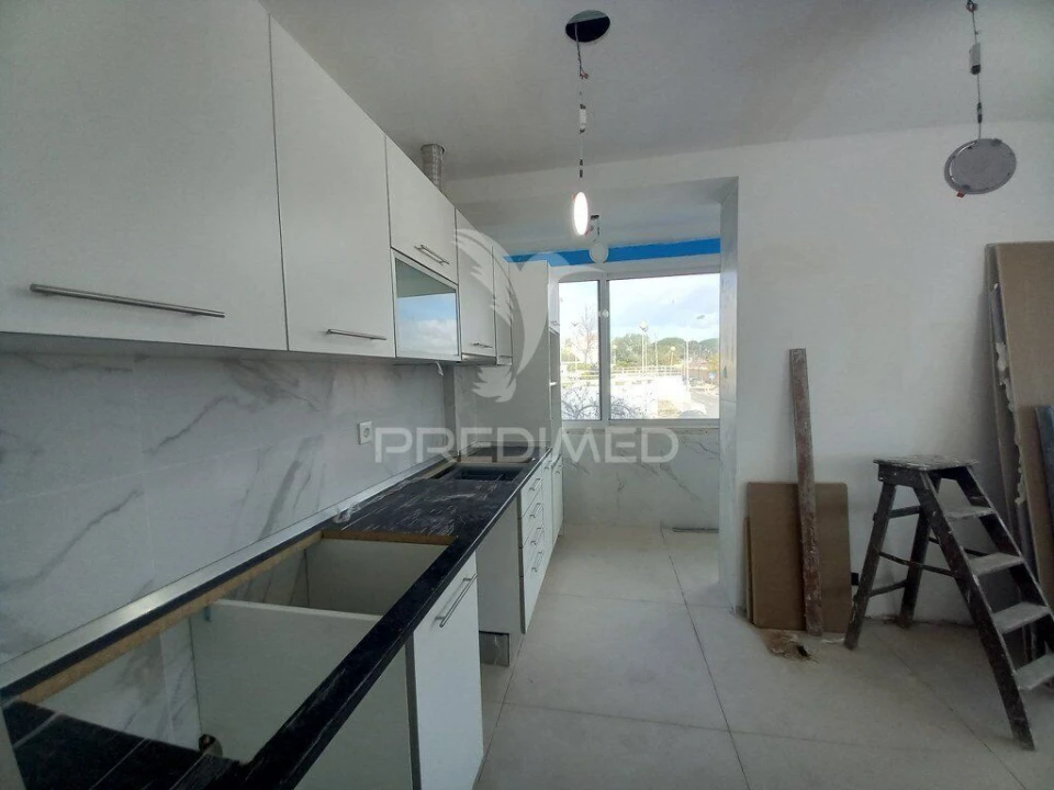 Apartamento T4 para Venda em Laranjeiro e Feijó Foto 7
