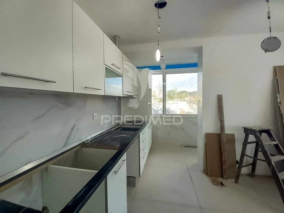 Apartamento T4 para Venda em Laranjeiro e Feijó Foto 5