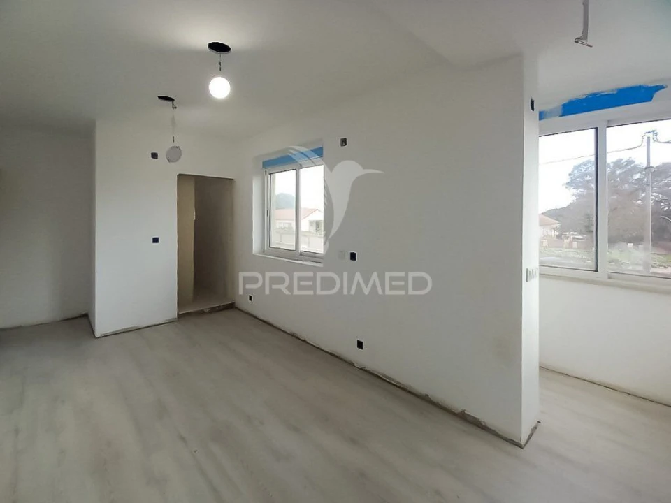 Apartamento T4 para Venda em Laranjeiro e Feijó Foto 2